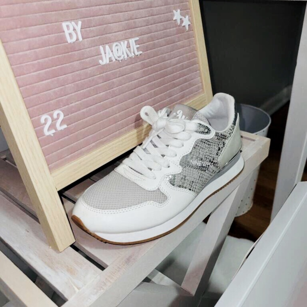 Nine West Casual Sneakers 👟 (white and silver)